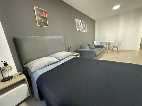 Giường trong phòng chung tại MOVISTAR ARENA PREMIUM Thames 56 3 piso 313 Cochera y Seguridad