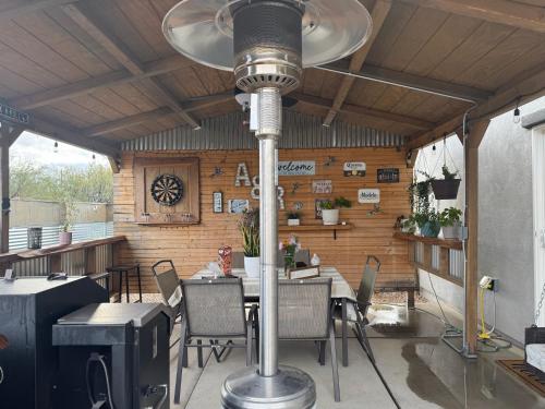 En restaurant eller et andet spisested på Linda Traila para 4 Spa Patio Comfort Total