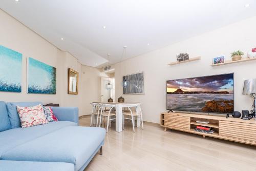 Ola Marina Apt Arenal Seafront 6 pax