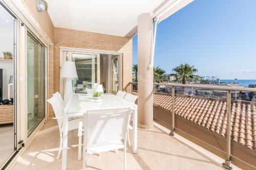Ola Marina Apt Arenal Seafront 6 pax