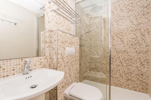 Ola Marina Apt Arenal Seafront 6 pax