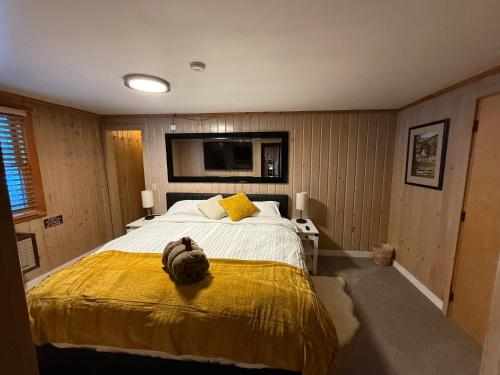 a bedroom with a large bed with a yellow blanket at Silver Fork Lodge & Restaurant in Brighton
