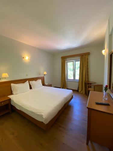 En eller flere senge i et værelse på Olympios Zeus Hotel