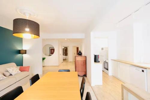Appartement T3 lumineux - 6 pers - Hypercentre - Climatisé - Gare SNCF à 200 m - Parking privé - Mer à 100 m