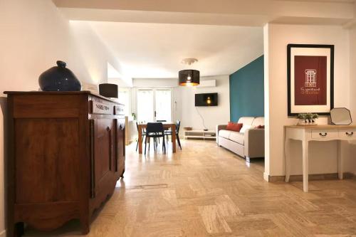 Appartement T3 lumineux - 6 pers - Hypercentre - Climatisé - Gare SNCF à 200 m - Parking privé - Mer à 100 m