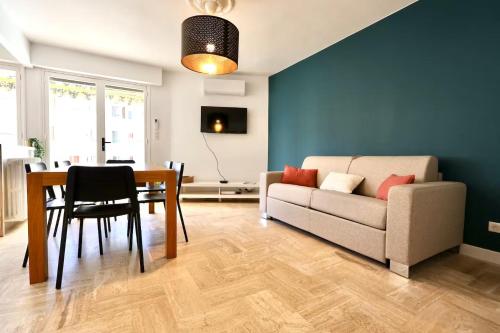 Appartement T3 lumineux - 6 pers - Hypercentre - Climatisé - Gare SNCF à 200 m - Parking privé - Mer à 100 m