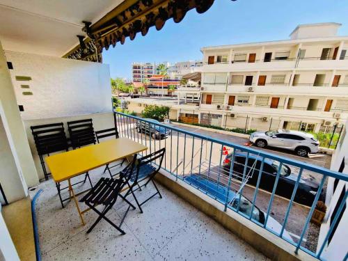 Appartement T3 lumineux - 6 pers - Hypercentre - Climatisé - Gare SNCF à 200 m - Parking privé - Mer à 100 m