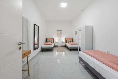 a hospital room with two beds and two chairs at Yello Homes - Souterrain - Whirlpool - LuxuryStyle in Nuremberg