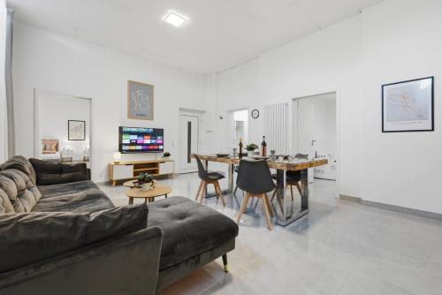 a living room with a couch and a table at Yello Homes - Souterrain - Whirlpool - LuxuryStyle in Nuremberg