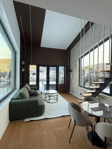 Et opholdsområde på Căsuțe cu Jacuzzi în Tiny Land