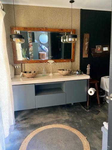 a bathroom with two sinks and a mirror at Cajanegra in El Cerrillo