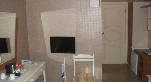 タージ ホテルにあるテレビまたはエンターテインメントセンター