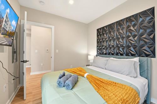 a bedroom with a large bed with blue towels on it at LUX 1 BD Apartment In Union Market in Washington, D.C.