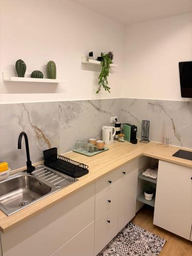 a kitchen with a sink and a counter top at Porbálio Oporto & Maia Center #2 in Leça do Balio