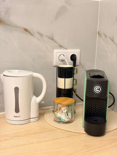 a coffee maker and a coffeemaker on a table at Porbálio Oporto & Maia Center #3 in Leça do Balio