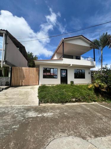 Bygningen som feriehuset ligger i