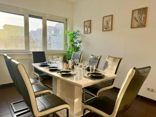 145 m2 4-Bedroom Apartment with Balcony & Free Parking