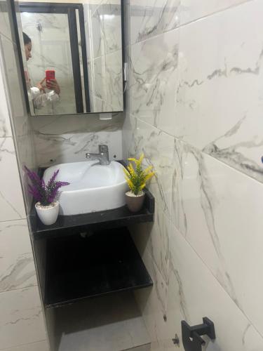 a bathroom with a sink and a mirror at Appartement in Mohammedia