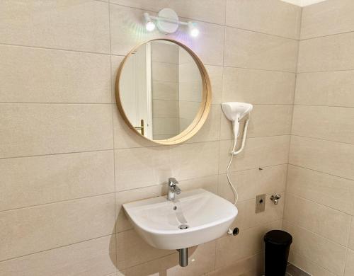105 m2 Renovated Apartment Near Metro