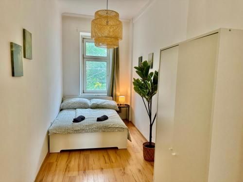 105 m2 Renovated Apartment Near Metro