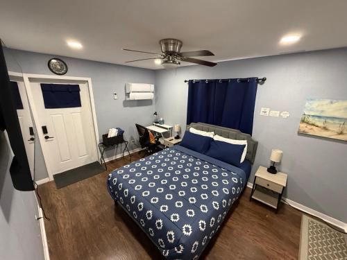 a bedroom with a bed and a ceiling fan at Signature Suite in Orlando