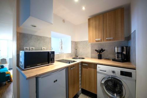 Kuchyň nebo kuchyňský kout v ubytování Le Art Déco - Sauna - Centre Ville