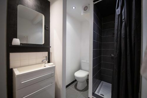 Koupelna v ubytování Le Art Déco - Sauna - Centre Ville