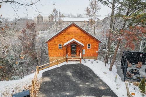 Mountains r Calling, Cozy Hideaway, King Beds, Hot-Tub, Arcade, EV Ready