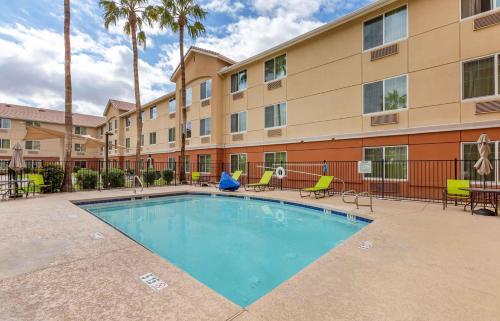 a swimming pool in front of a building at Extended Stay America Suites - Phoenix - Midtown in Phoenix