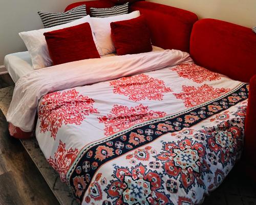 En eller flere senge i et værelse på Modern Decatur Apt B near Emory, Midtown, Downtown