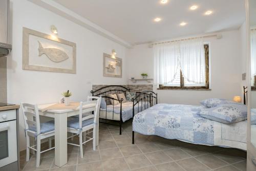 Postel nebo postele na pokoji v ubytování Apartments Krvavica