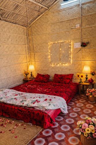 a bedroom with a large bed in a room at Da Sukoon in Pachār