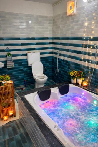 a bathroom with a colorful tub with a toilet at Da Sukoon in Pachār
