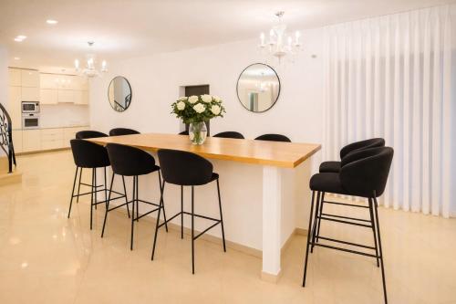 Bild i bildgalleri på Private Villa with Heated Pool and Jacuzzi i Rishon LeZion