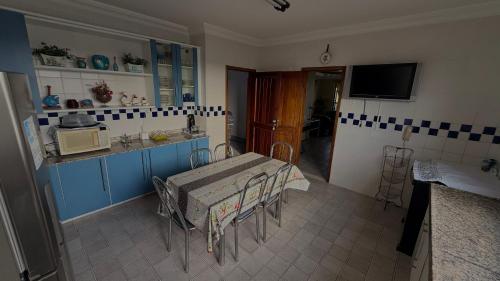 a kitchen with a table and a kitchen with a microwave at Apartamento com 4 suítes em Salinas - Pa in Salinópolis