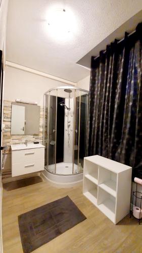 a bathroom with a mirror and a sink and a vanity at Apparemment Nawé in Tarbes