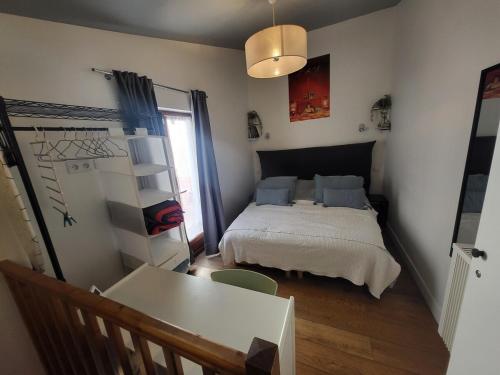 Tiny house with terrace near Pantheon