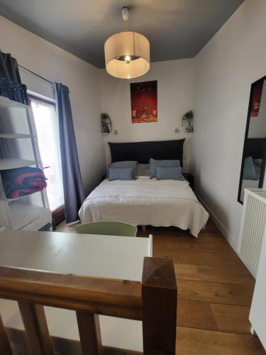 Tiny house with terrace near Pantheon