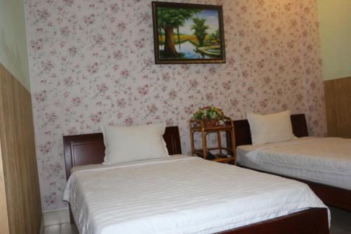 Postel nebo postele na pokoji v ubytování Kim Long Hotel