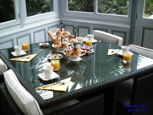 a table with food and drinks on top of it at chambres de charme "Florence" in Ribérac