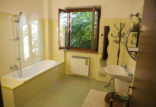 A bathroom at Recanati Family