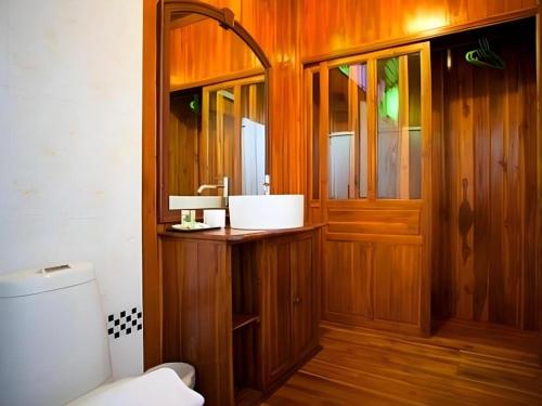 Phòng tắm tại Srisawat Resort