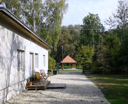 A garden outside Füveskert