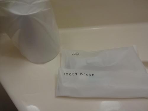 a white box with the words tooth brush on it at Hotel New Green in Nagaoka
