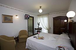 a hotel room with a bed and a table and chairs at Hotel Mazzoleni in Roncola