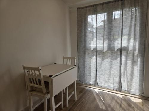 Imagem da galeria de Studio RDC proche aéroport em Saint-Laurent-de-Mure