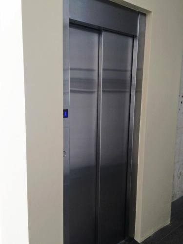 a stainless steel elevator in a room at Hoteles Riviera Mansion in Arequipa