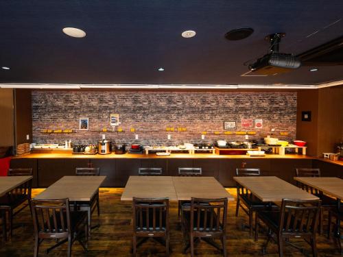 Khu vực lounge/bar tại APA Hotel Nagoya Sakae Kita