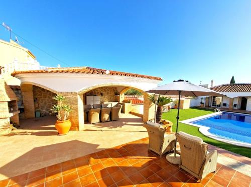 Large Villa & Casita with Pool and Gameroom - PMT28