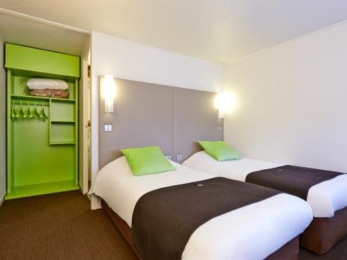 two beds in a room with green and white at Campanile Rennes Ouest Cleunay in Rennes
